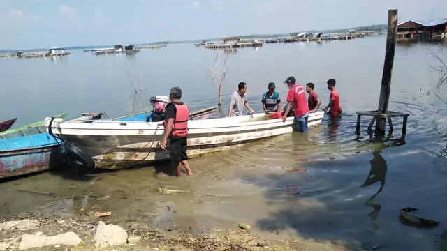 Proses pencarian dan penyelamatan korban perahu terbalik di Waduk Kedungombo, Kemusu, Boyolali. (Foto: Istimewa/WAG Pers Mitra Kerja)