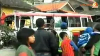 [VIDEO] Rem Blong, Bus Pengantin Tabrak Warung di Nagreg