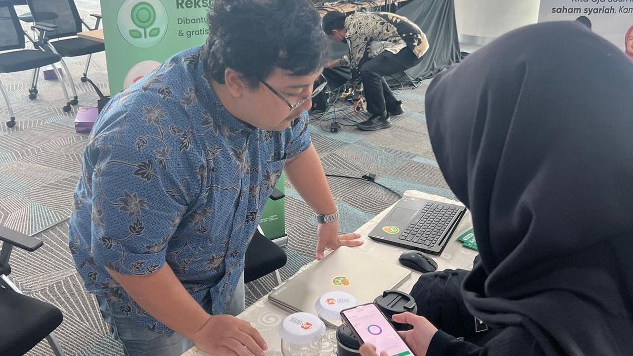 Di sisi lain, apabila suku bunga acuan BI turun, imbal hasil ST011 tidak akan turun dan akan tetap di batas imbal hasil minimalnya yaitu, 6,30 persen per tahun untuk ST011-T2 dan 6,50 persen per tahun untuk ST011-T4. <br>
