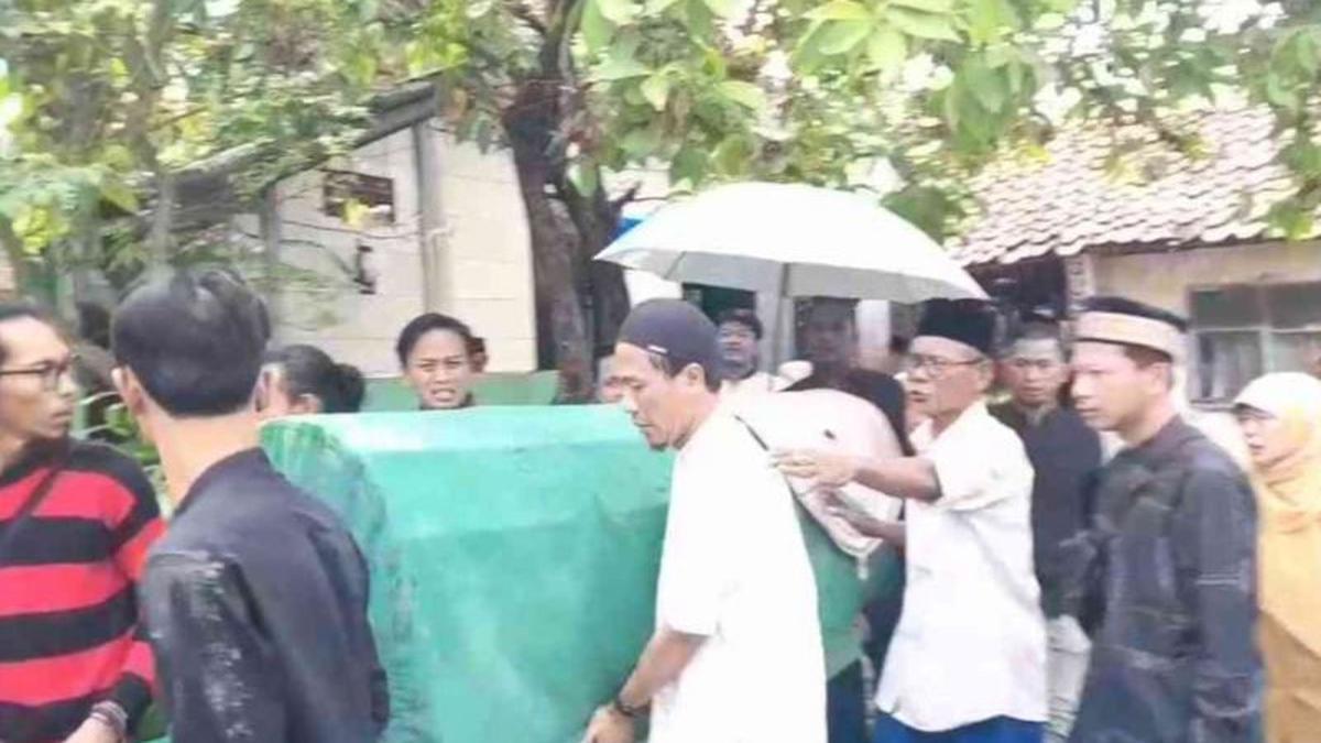 Kecelakaan Kereta di Bekasi Timur: Kabar Duka dari Dering Telepon Ibu Nurlaela