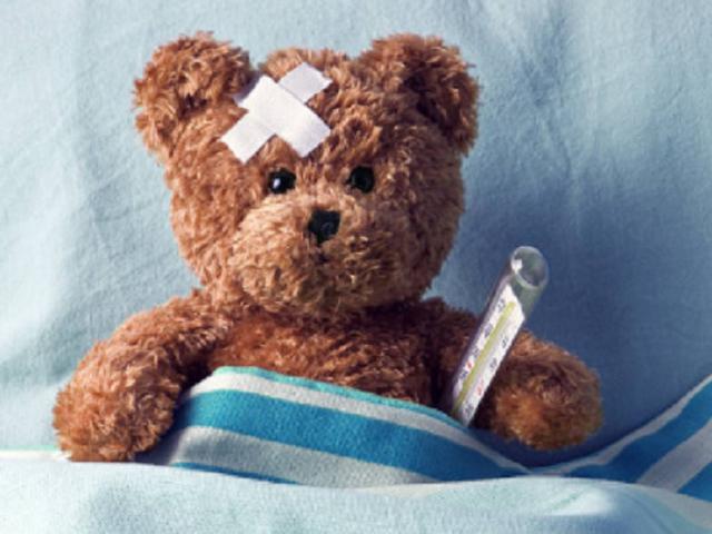 Polisi Inggris Bawa Boneka Teddy Bear Saat Tugas Ini