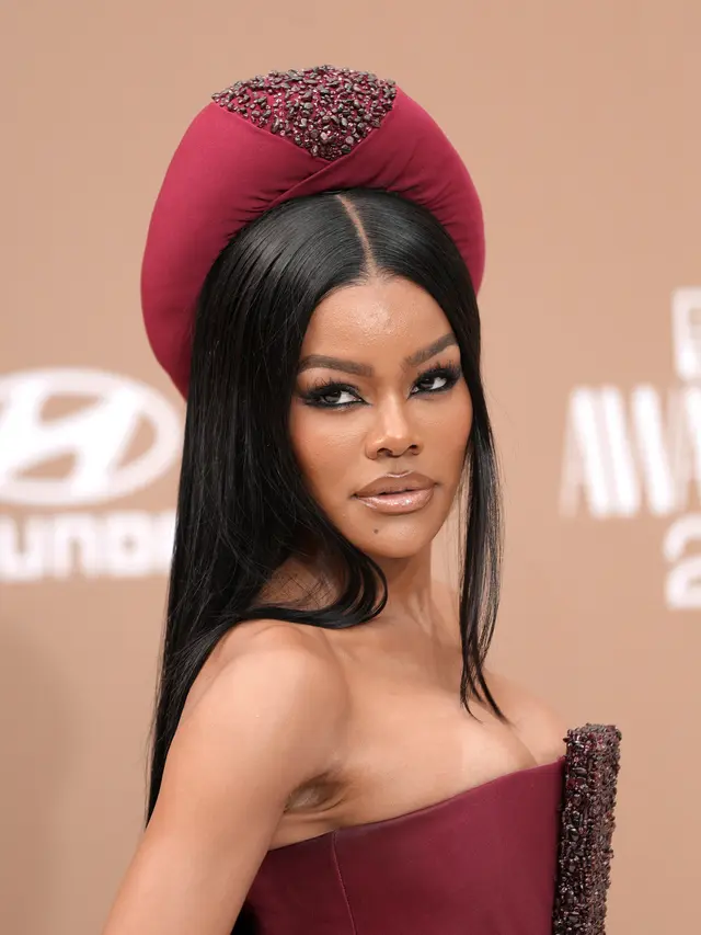 Teyana Taylor Serba Burgundy di Karpet Merah BET Awards 2026, Ikon Tahun 2026