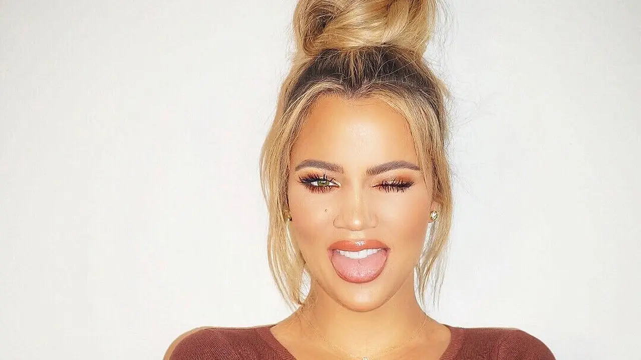 [Bintang] Khloe Kardashian