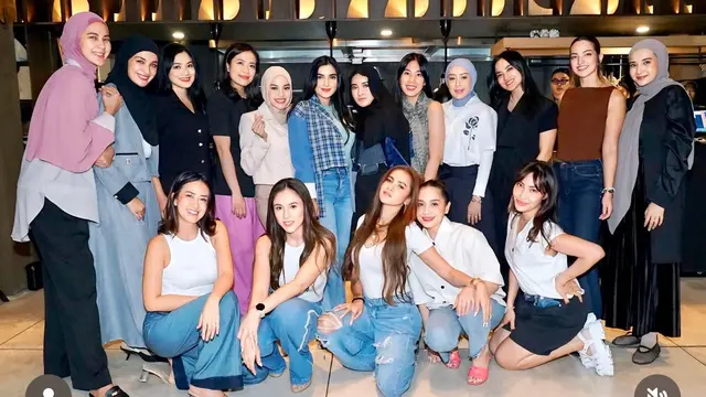 Gaya Geng Cendol Kembali Berkumpul Kocok Arisan-Rayakan Ulang Tahun Aurel Hermansyah. [@ririnekawati]