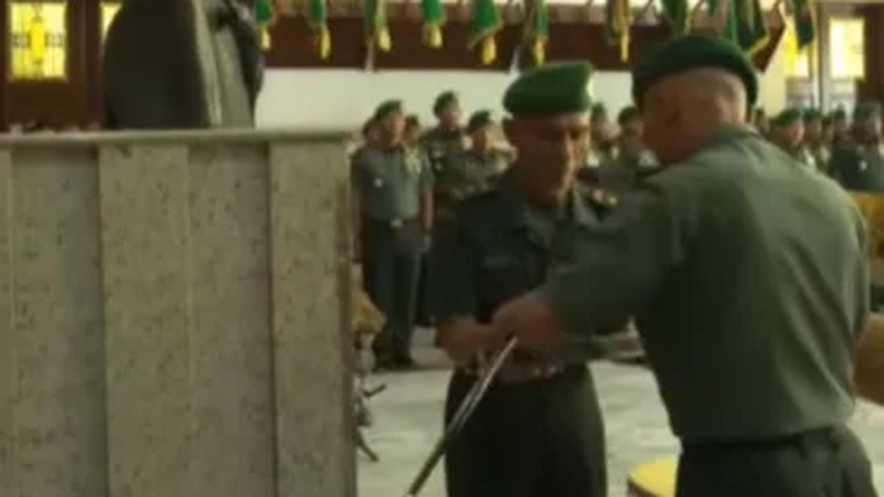 Kegiatan itu menjadi awal dari proses serah terima jabatan dari keduanya dan berlangsung secara sakral.