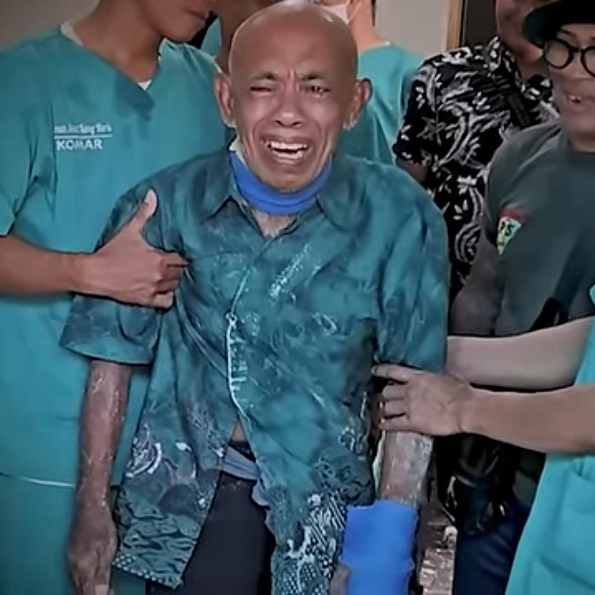 Alhamdulillah, Kondisi Pak Tarno Sudah Bisa Tersenyum dan Berjalan Naik Tangga