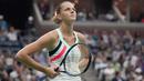 Karolina Pliskova kecewa usai kalah dari CoCo Vandeweghe pada laga perempat final tunggal putri AS terbuka 2017 di USTA Billie Jean King National Tennis Center, (6/9/2017). Karolina kalah 6-7, 3-6. (AFP/Timothy A. Clary)