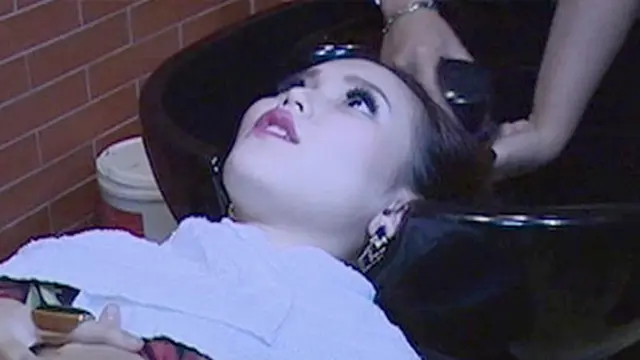 [VIDEO] Ditemani Orangtua Ayu Ting Ting Pergi Ke Salon