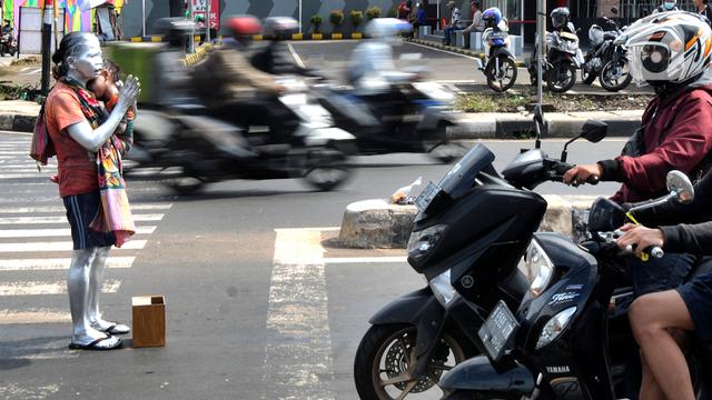 Potret Nenek Manusia Silver