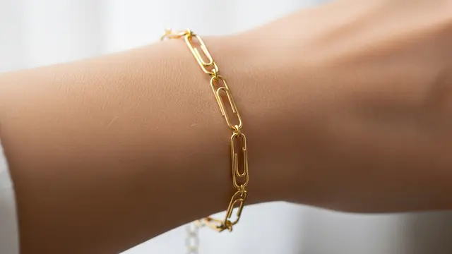 8 Pilihan Gelang Emas Rantai yang Ringan untuk Kegiatan Sosial yang Tetap Terlihat Rapi dan Elegan