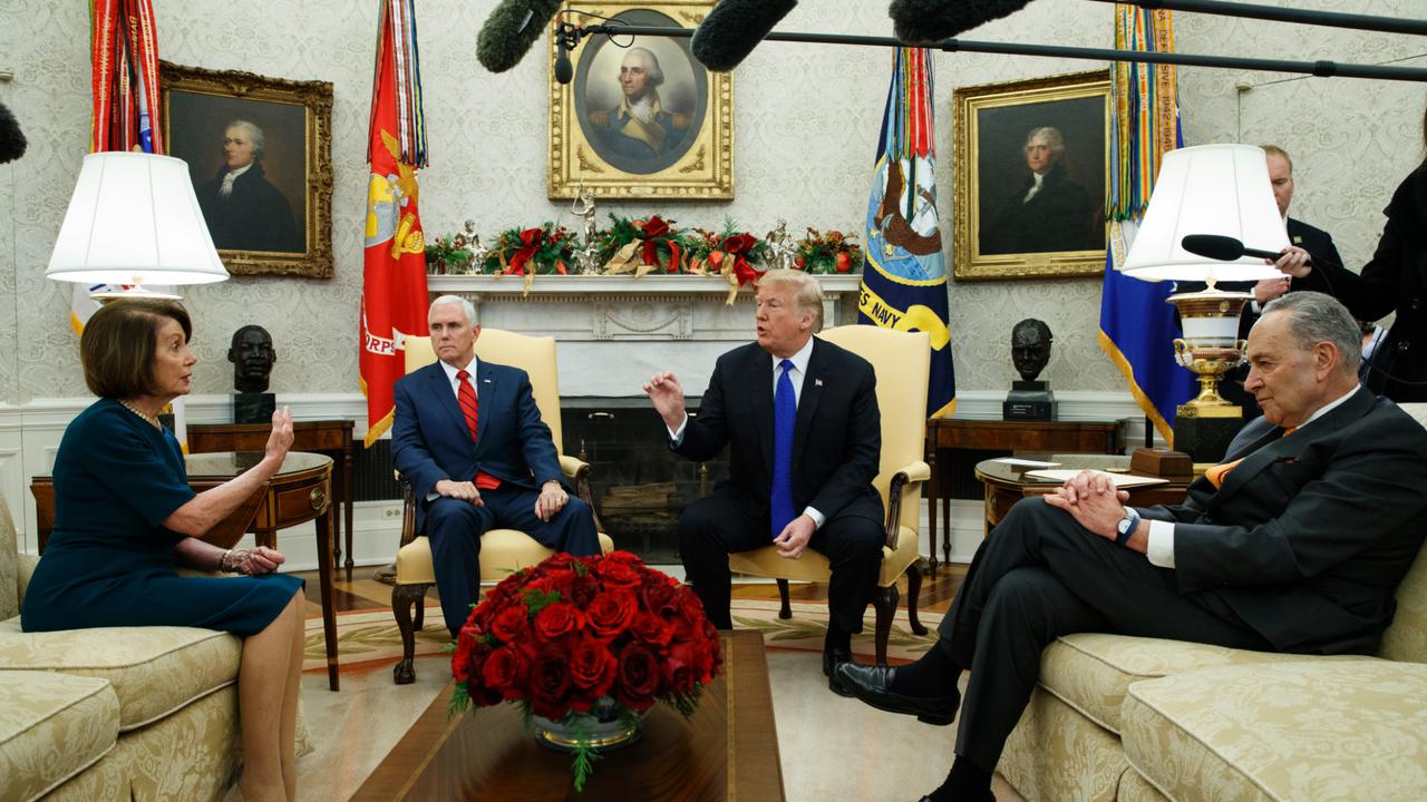 (dari kiri ke kanan) Pemimpin oposisi DPR AS Nancy Pelosi, Wapres AS Mike Pence, Presiden Donald Trump, dan Pemimpin oposisi DPD AS Chuck Schumer (AP PHOTO)