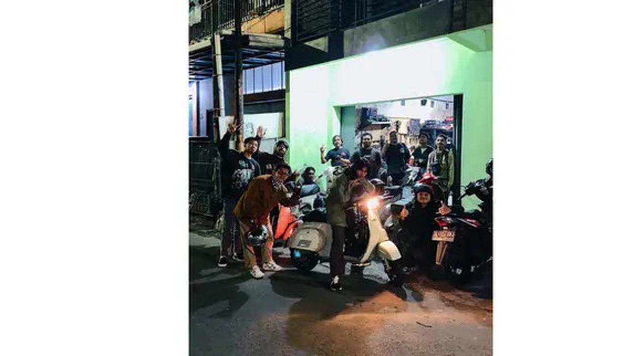 10 Potret Sintya Marisca Kendarai Vespa, Gayanya Curi Perhatian