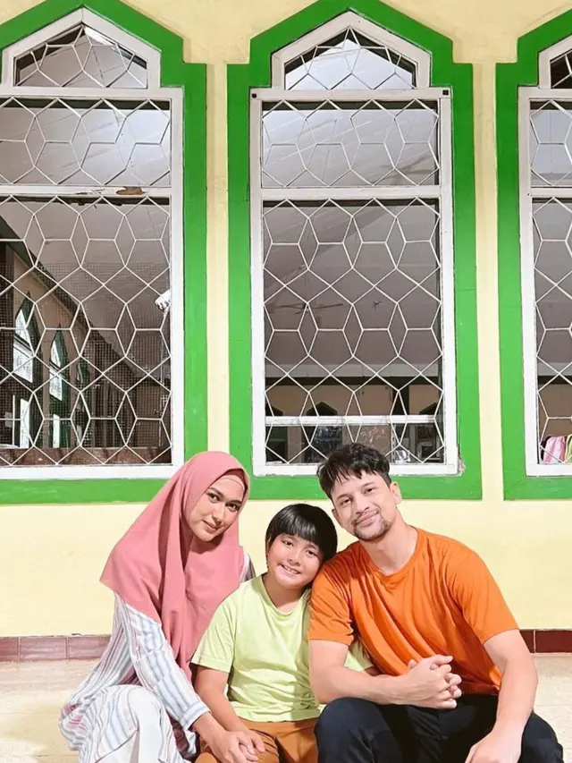 Amanda Salmakhira Berhijab