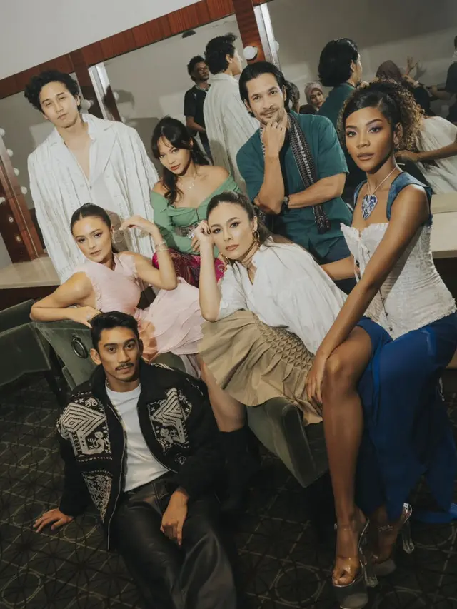 Gaya Fashionable ala ABG dari Wulan Guritno di Premiere Film Bukannya Aku Tidak Mau Nikah
