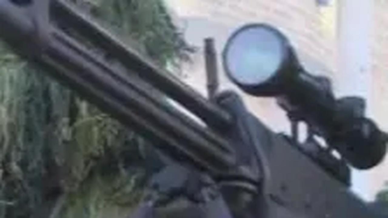 Hamas Menggunakan Senapan Sayad-2