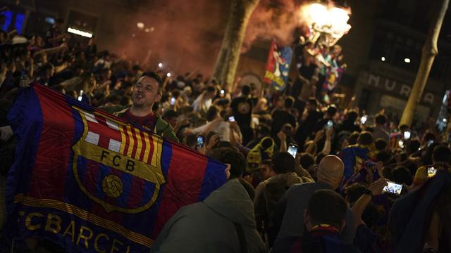 Suporter Barcelona Berpesta Rayakan Gelar Juara Liga Spanyol