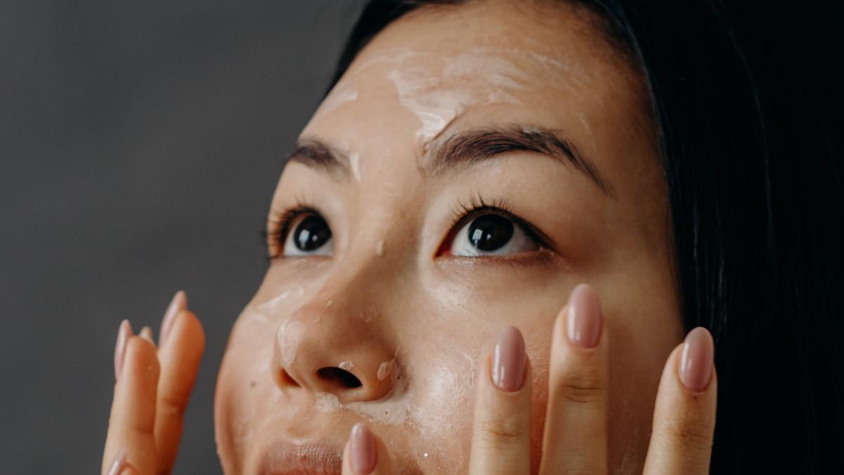 Wujudkan Resolusi Kulit Sehat 2026 dengan 8 Kebiasaan Penting dan Solusi Digital