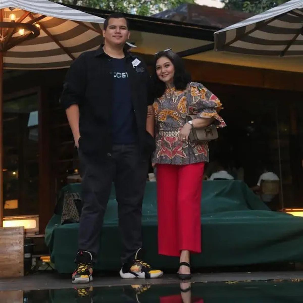 8 Potret Kedekatan Bella Saphira dengan Putra Sambungnya, Momen Pengajian saat Mantu Bikin Haru