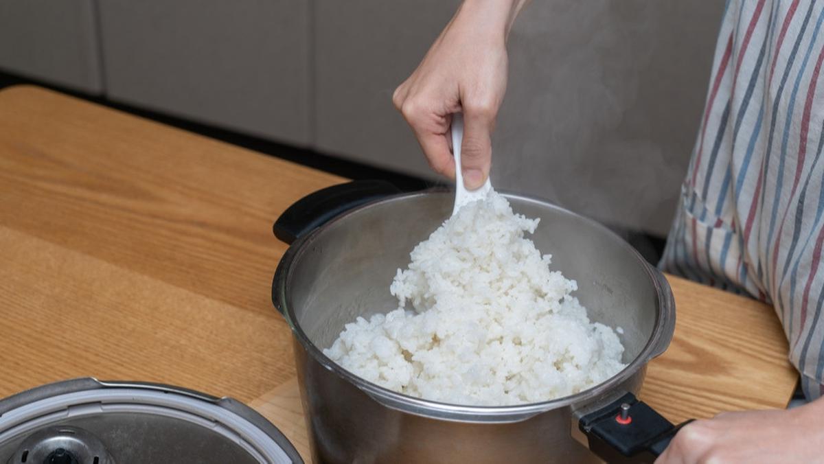 Aduk Nasi Setelah Matang