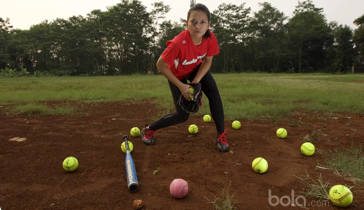 Cresida Mariska pernah meraih MVP pada All Stars Game South Bay Los Angeles Fastpitch 18 and over pada 2013 di South Bay Los Angeles USA.  (Bola.com/Nicklas Hanoatubun)