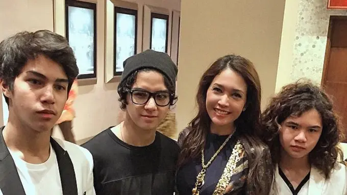 Maia Estianty dan anak-anaknya