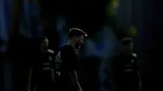 Penyerang Argentina, Lionel Messi menghadiri sesi latihan tim di Buenos Aires, Argentina, Selasa (9/11/2021). Argentina akan bertanding melawan Uruguay pada kualifikasi Piala Dunia FIFA Qatar 2022 di Estadio Campeon del Siglo, Sabtu (13/11) pagi WIB. (AP Photo/Natacha Pisarenko)