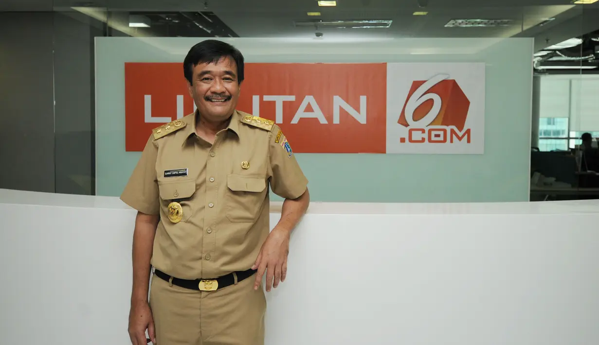 Wakil Gubernur DKI Jakarta, Djarot Saiful Hidayat berkunjung ke ruang redaksi Liputan6.com di Kawasan Senayan, Jakarta, Selasa (17/3/2015). (Liputan6.com/Helmi Fithriansyah)