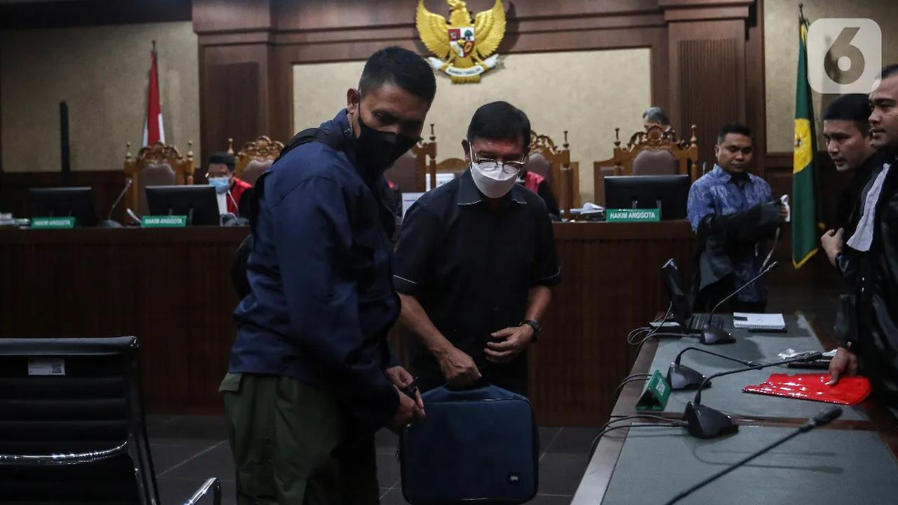 Johnny mengaku tidak mengetahui dari mana sumber dana yang dituduhkan kepadanya itu berasal.<br>