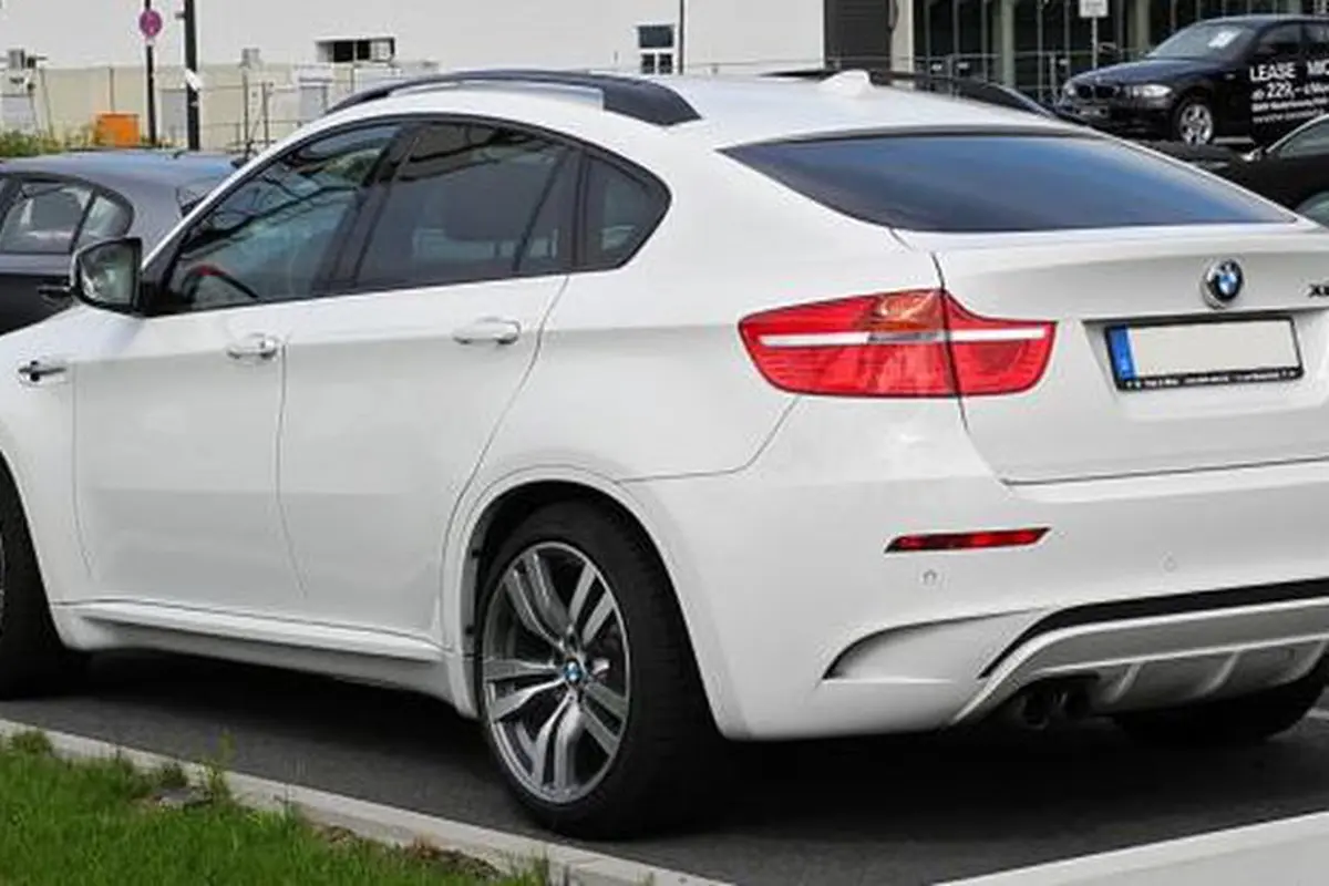 Polisi Disogok BMW X6 Oleh Pengemudi Mabuk