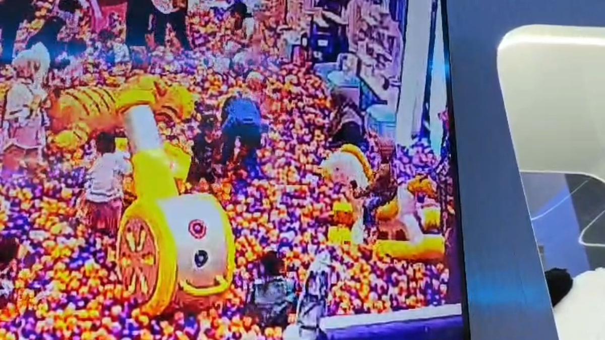 Viral Detik-Detik Dompet Isi Emas Senilai Rp15 Juta Raib di Wahana Bermain Sukabumi