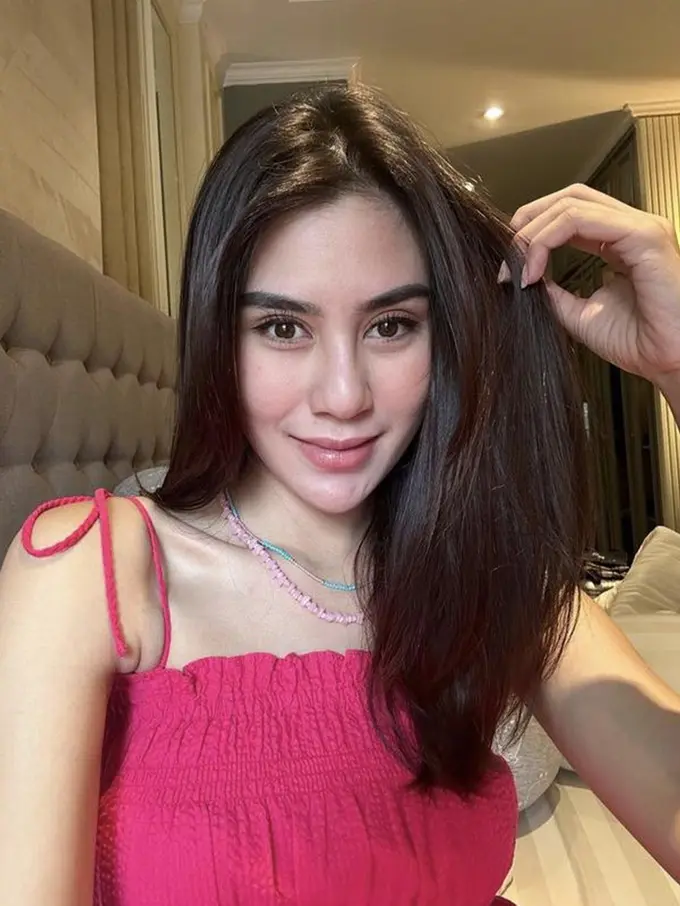 Disebut Oplas Bagian Hidung, Ini Potret Syahnaz Sadiqah Tanpa Makeup yang Memesona