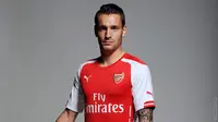 Mathieu Debuchy berseragam Arsenal (Arsenal.com)
