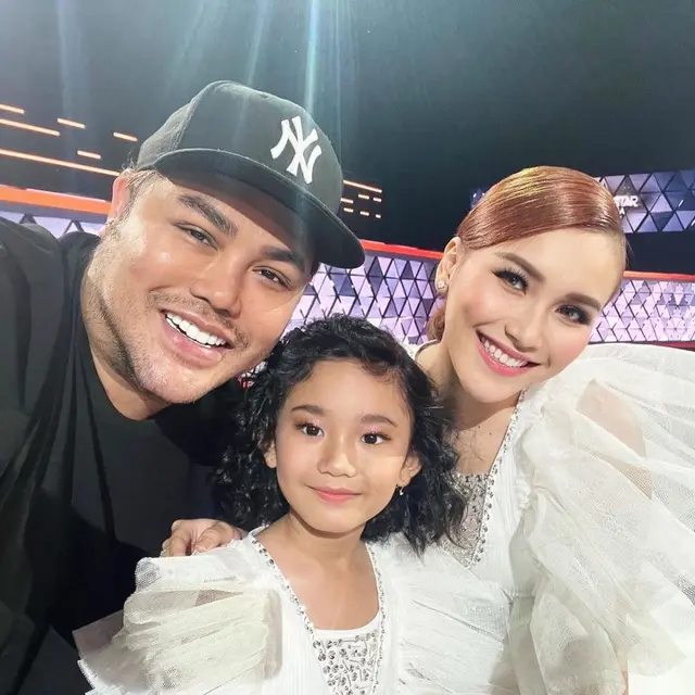 6 Potret Kebersamaan Ivan Gunawan dan Bilqis Anak Ayu Ting Ting, Akrab Banget