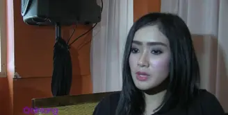 Sebagai pekerja seni, Cita Citata mendukung para pria yang hobi gonta ganti warna rambut. Tetapi pria dengan warna rambut mencolok, bukanlah karakter pria idaman Cita. 