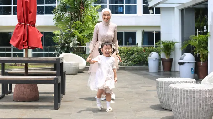 Ilustrasi ibu dan anak