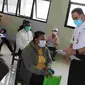 Gubernur DKI Jakarta Anies Baswedan meninjau penyaluran bantuan sosial tunai (BST). (Dokumentasi Pemprov DKI)