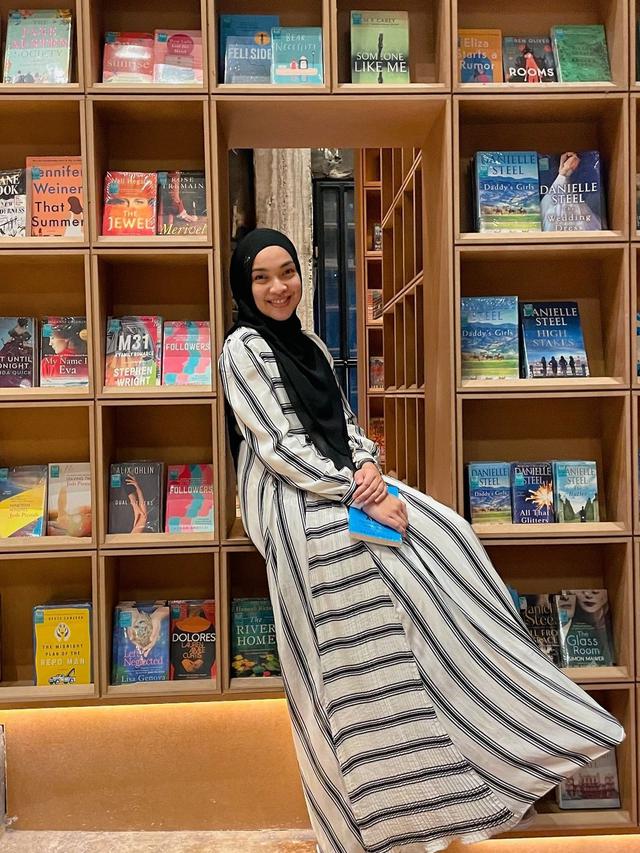 Tak Ikut Bintangi Film 'Sore', Ini 6 Potret Tika Bravani yang Sudah Berhijab