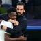Vinicius Junior dan Alvaro Arbeloa berpelukan dalam laga Real Madrid vs Monaco di Liga Champions, Rabu (21/1/2026). (AP Photo/Jose Breton)