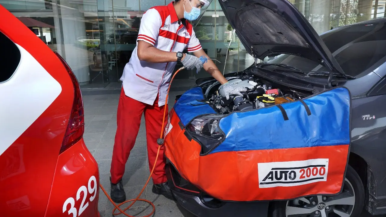 Servis kendaraan di Auto2000