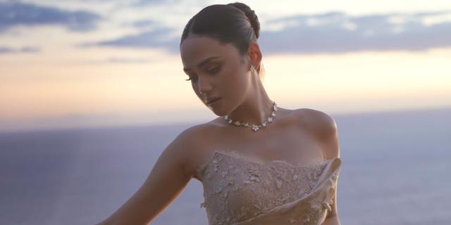 Syifa Hadju Gelar Pesta Pernikahan di Bali, Kalung Floral dari 4 Tipe Berlian Karya Wanda Ponika Viral