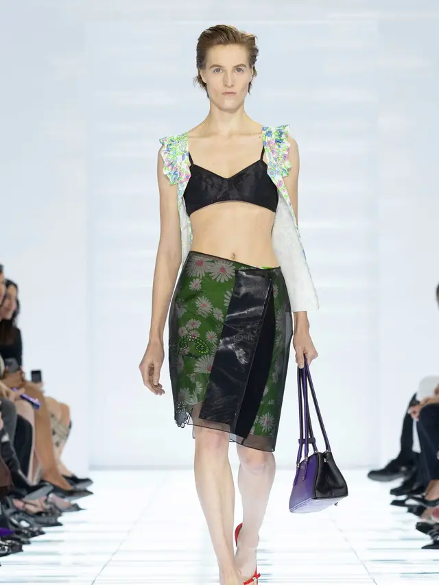 Prada Hadirkan Puluhan Wajah Rok Bertema The Skirt di Milan Fashion Week 2027