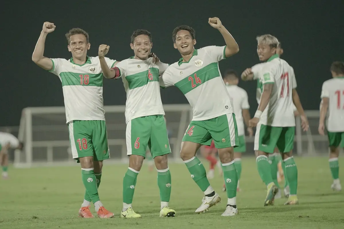 Egy Maulana Vikri, Evan Dimas, dan Kadek Agung ketika Timnas Indonesia melawan Oman di Dubai, Uni Emirat Arab (UEA).