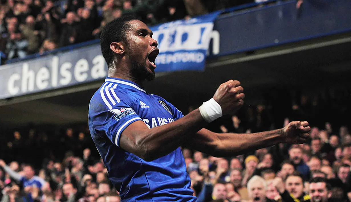 7. Samuel Eto’o - Bergabung dengan Chelsea mengikuti sang pelatih Jose Mourinho. Berhasil di Barcelona dan Inter Milan, namun penyerang Kamerun itu gagal bersinar bersama The Blues. (AFP/Glyn Kirk) 
