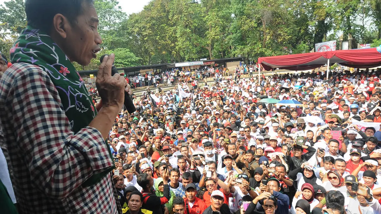 Jokowi Curhat Difitnah di Depan Simpatisan Pendukung