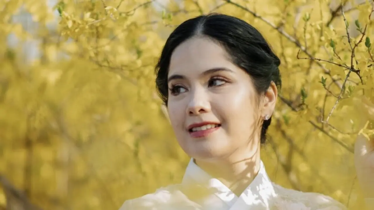 Annisa Pohan Dirias oleh MUA Korea Selatan
