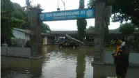 Sungai Tanggul di Jember meluap, 300 rumah terendam. (Liputan6.com/Dian Kurniawan)
