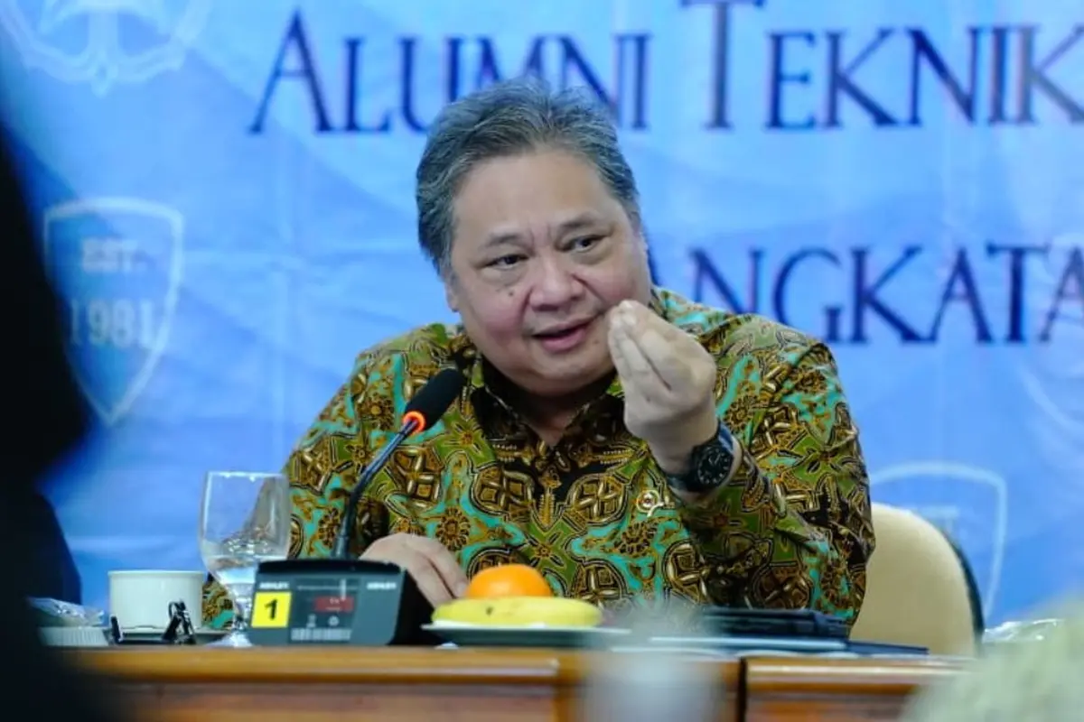 Menko Bidang Perekonomian RI Airlangga Hartarto saat melakukan dialog dengan mahasiswa dan alumni Departemen Teknik Mesin UGM di Yogyakarta. (Foto: ekon.go.id)