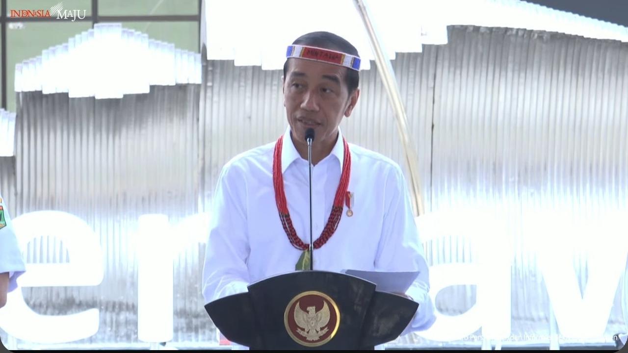 Presiden Joko Widodo (Jokowi) meresmikan Bandara Mentawai di Kepulauan Mentawai, Sumatera Barat, Rabu (25/10/2023). Bandara Mentawai disebut jadi salah satu bandara yang ada di posisi terluar Indonesia.