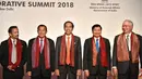 Presiden Joko Widodo (Jokowi) berfoto bersama sejumlah kepala negara dan pemerintahan negara-negara Asean saat KTT ASEAN-India di Rasthrapati Bhawan, Kamis (25/1). (Liputan6.com/Pool/Biro Pers Setpres)