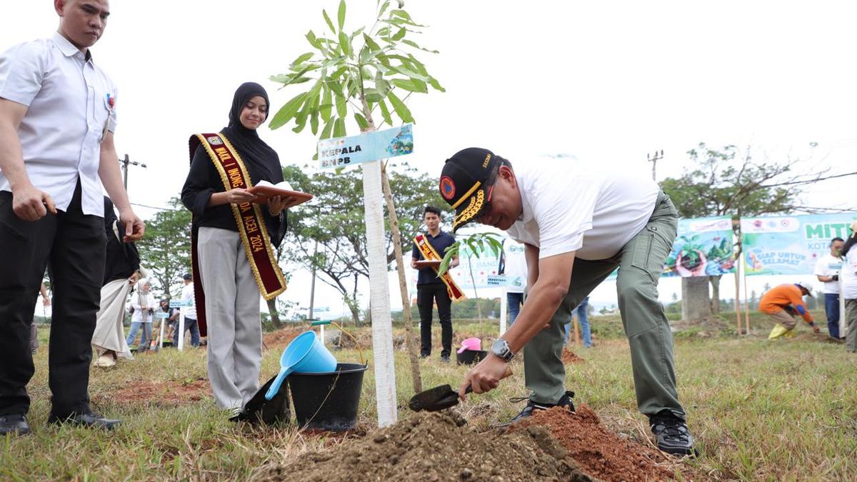 Meredam Efek Bencana Alam Lewat Menanam Pohon, dari Aceh hingga Bekasi